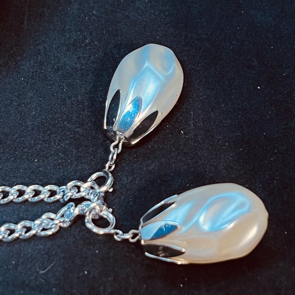 Sarah Coventry Chunky Silver Tone Necklace W/2 Large Faux Pearl Charms (3854) - Picture 9 of 9